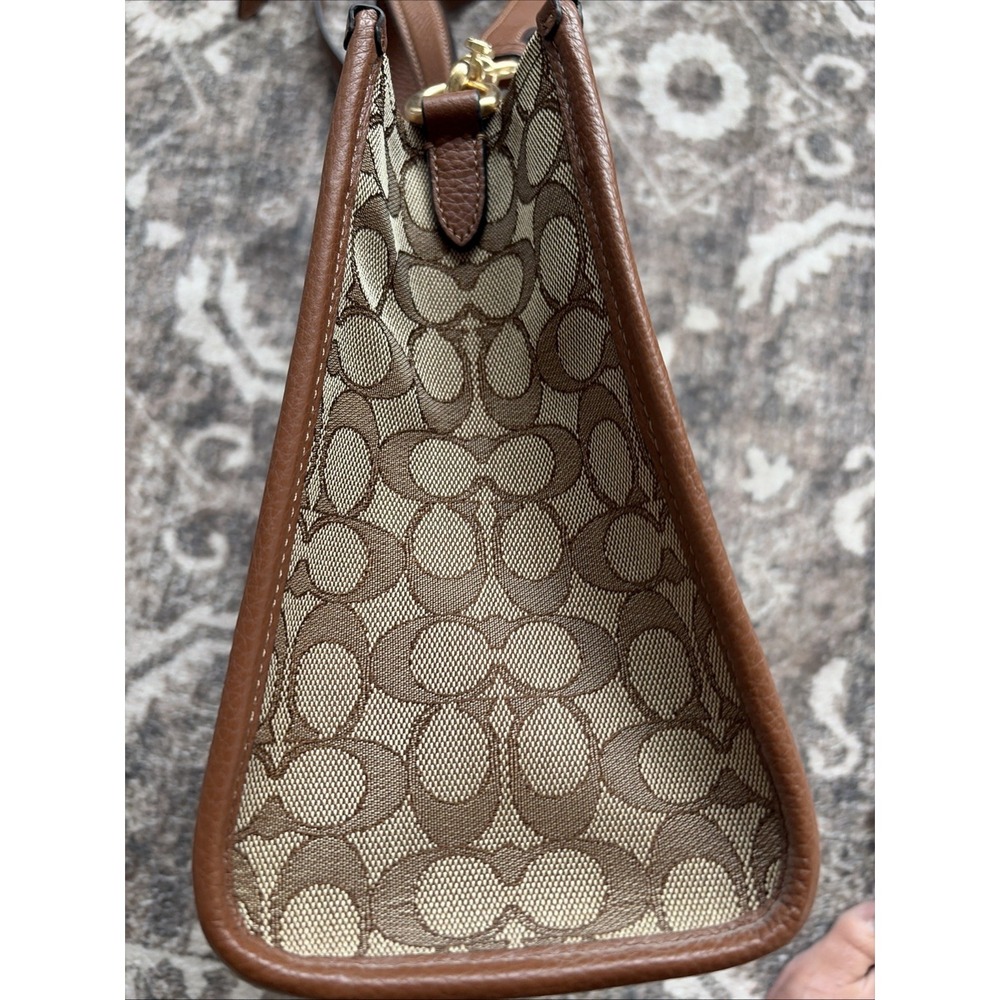 Coach Dempsey Tote Carryall In Signature Jacquard With Stripe And Patch - Picture 4 of 6